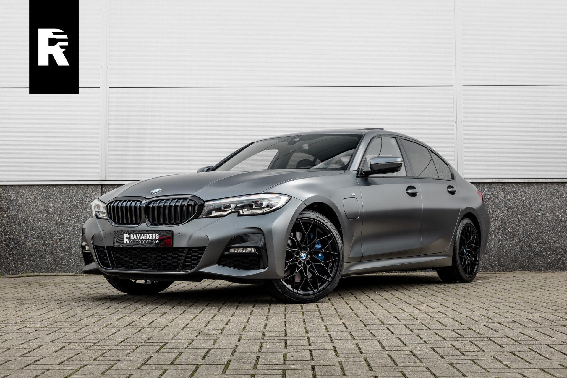BMW 3 Serie 330e High Ex M-Sport Frozen / Glazen dak / Adapt, Achterwielaandrijving, Gebruikt, 4 cilinders, Met garantie (alle)
