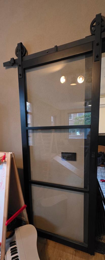 Zwarte (schuif)deur met glas, Ophalen, 80 tot 100 cm, Binnendeur, Zo goed als nieuw