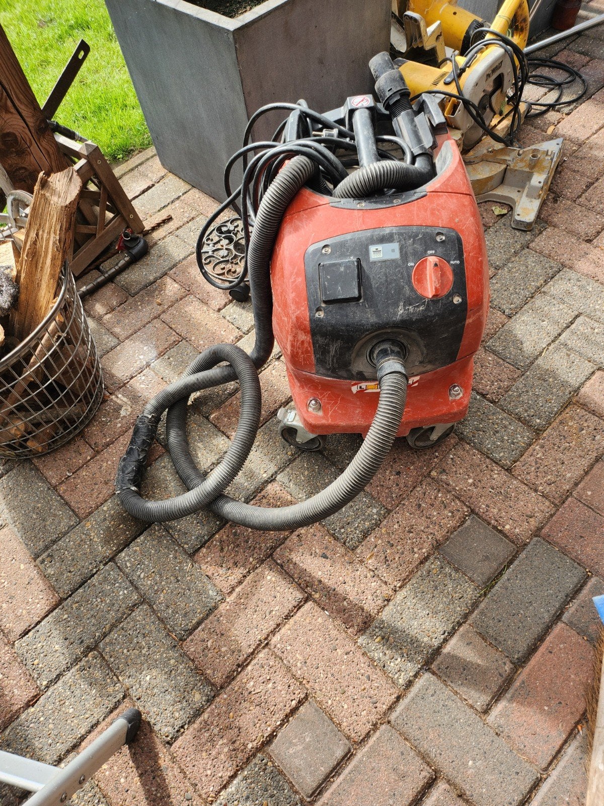 Hilti stofzuiger  werkt goed bel, Ophalen of Verzenden, Zo goed als nieuw