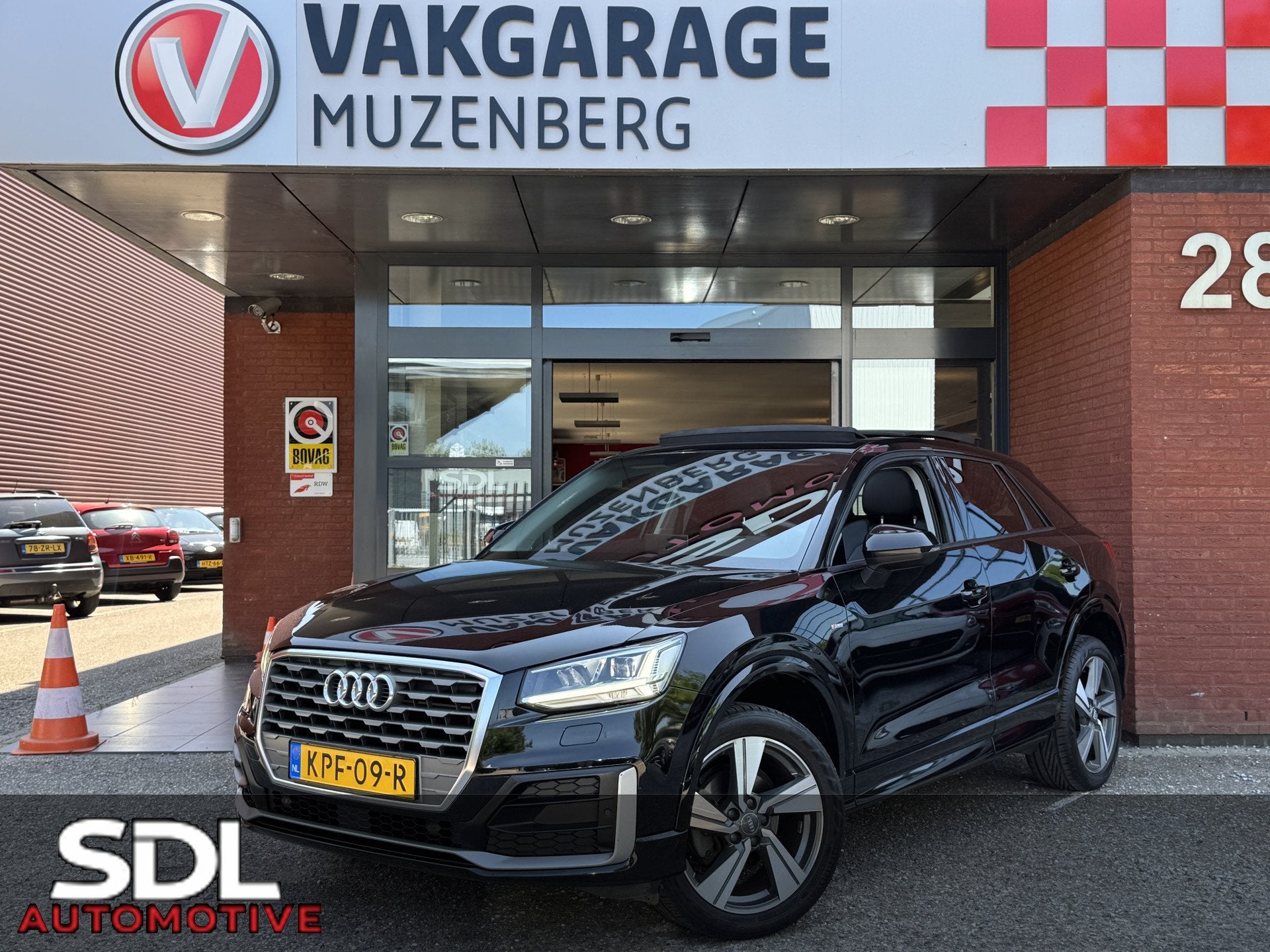 Audi Q2 35 TFSI S-Line Edition // SCHUIFKANTELDAK // VIRTUAL, 15 km/l, 4 cilinders, 150 pk, Zwart