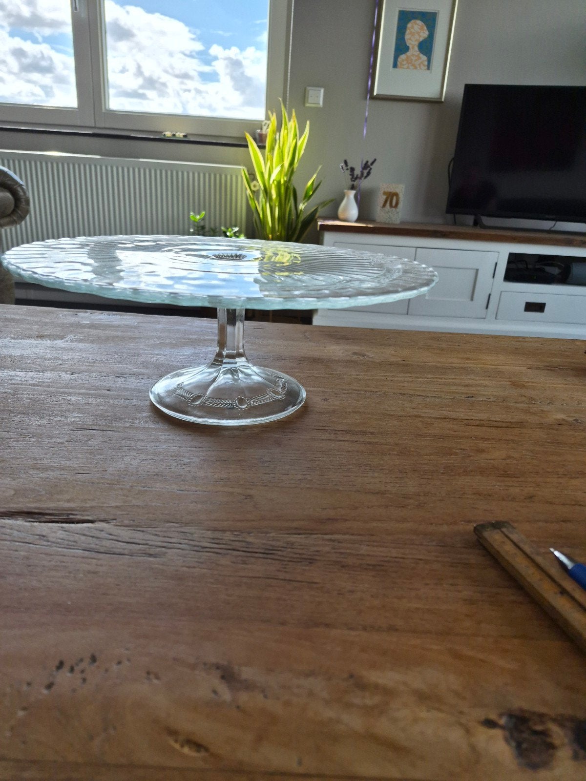 Glazen taartplateau met decoratieve rand, Huis en Inrichting, Keuken | Servies, Glas of Glazen, Ophalen of Verzenden, Overige stijlen