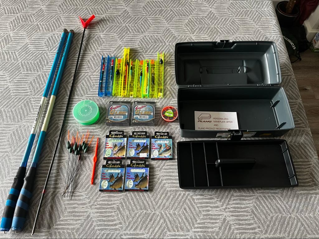 Viskoffer met 2 hengels (4.50m) en losse materialen, Ophalen, Gebruikt, Complete hengel