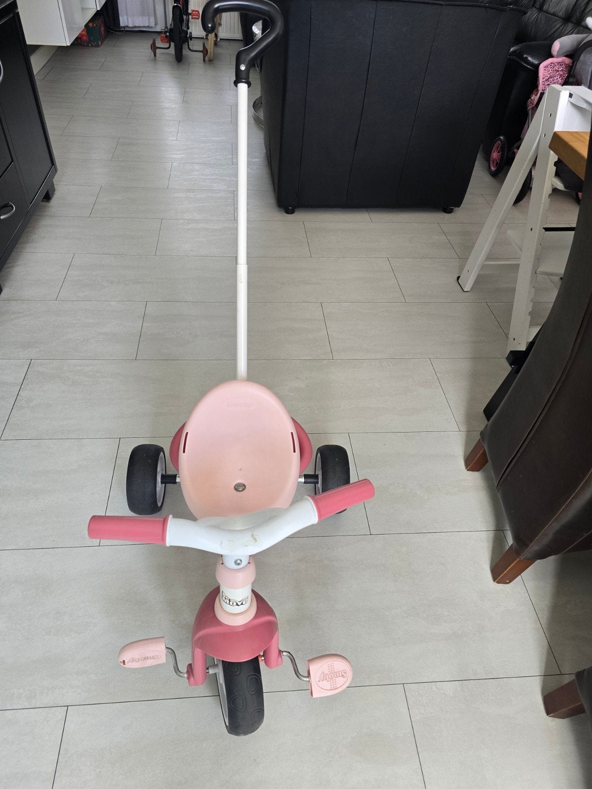 Smoby driewieler roze met duwstang en mandje, Ophalen, Gebruikt, Trapvoertuig