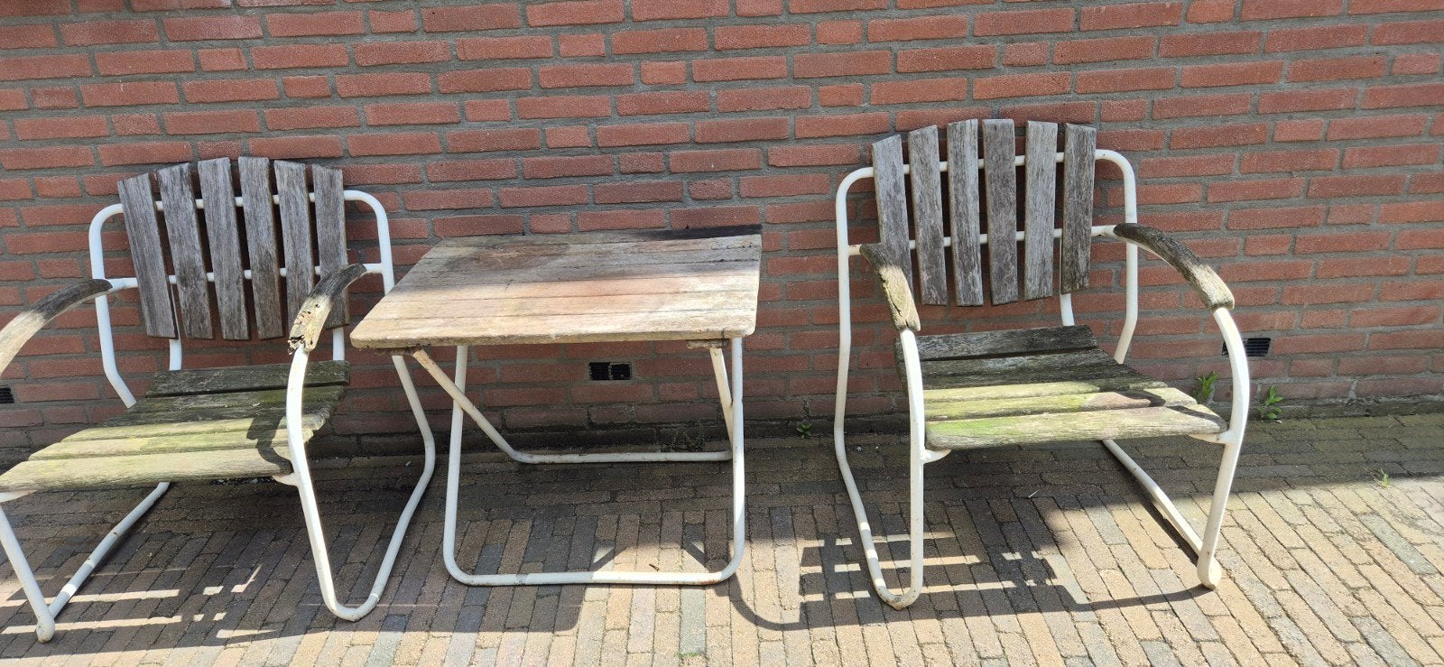 Vintage tuinset: 2 stoelen en 1 tafel, Tuin en Terras, Tuinstoelen, Ophalen of Verzenden, Gebruikt, Hout