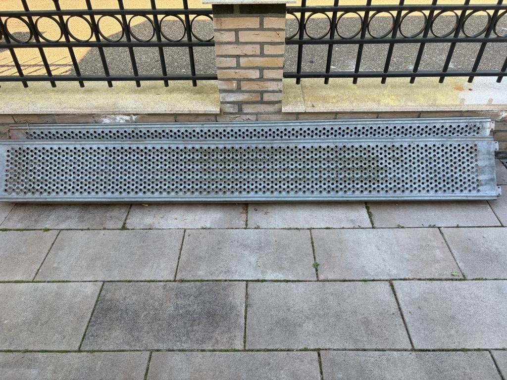 Steigerplaten vandaag ophalen anders oud ijzer op, Doe-het-zelf en Verbouw, Steigers, Ophalen of Verzenden, Zo goed als nieuw