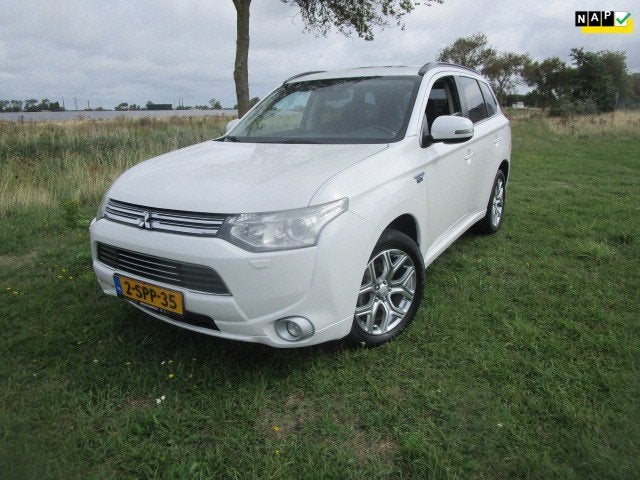 Mitsubishi Outlander 2.0 PHEV Instyle+, Lees tekst!, Auto's, Wit, Vierwielaandrijving, Hybride Elektrisch/Benzine, SUV of Terreinwagen