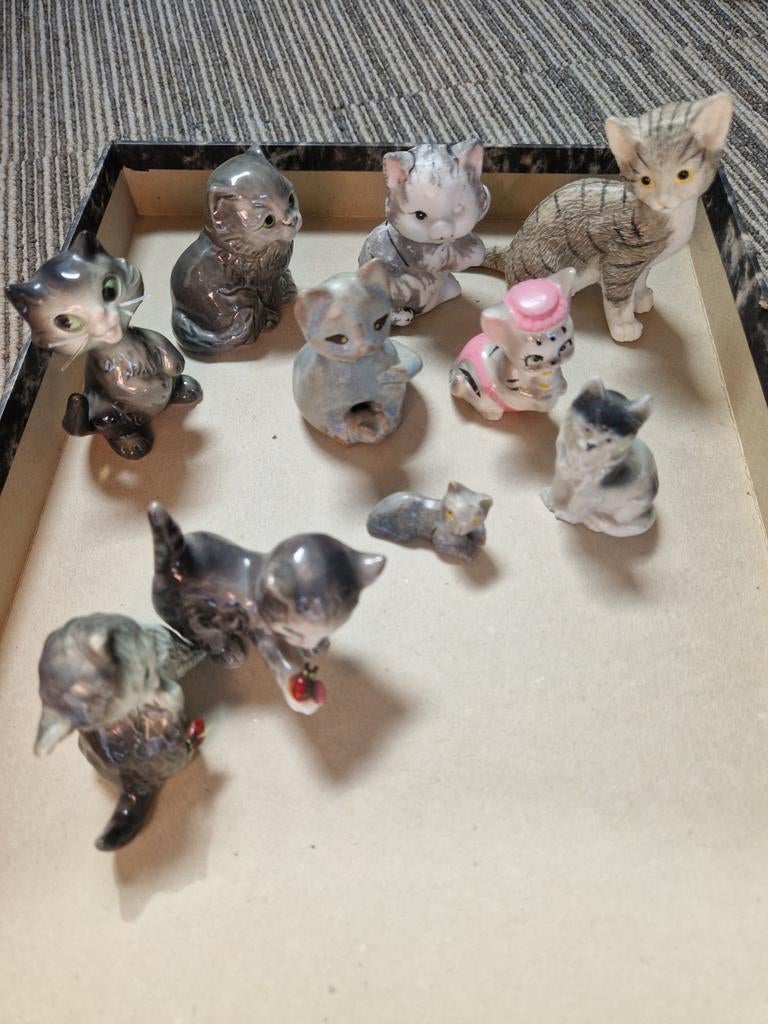 10 Grijze Kattenbeeldjes - Diverse Maten en Poses, Verzamelen, Beelden en Beeldjes, Ophalen of Verzenden, Gebruikt, Dier