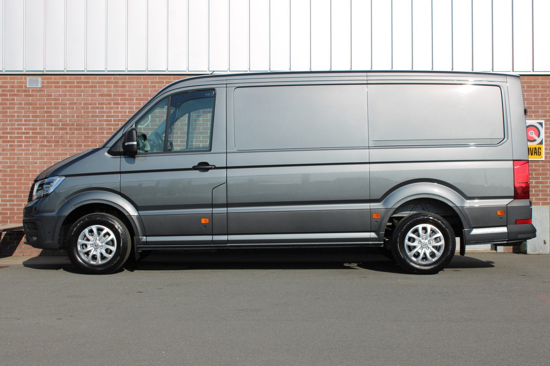 Volkswagen Crafter 35 2.0 TDI 177PK L3H2 4Motion |LED|TREKHA, Automaat, Stof, Gebruikt, Zwart