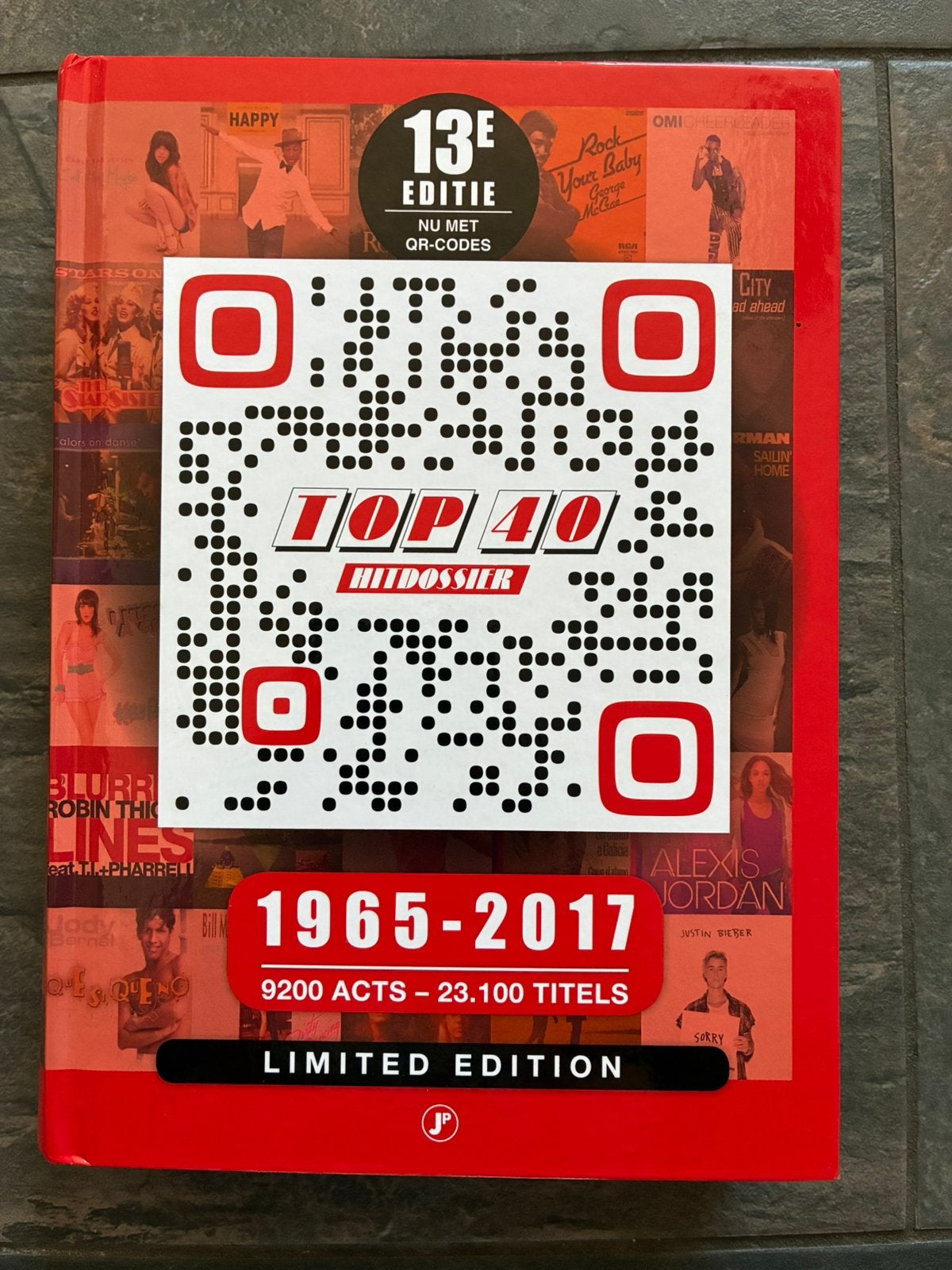 Top 40 Hitdossier 13e editie - Limited Edition - Hardcover, Boeken, Ophalen of Verzenden, Zo goed als nieuw, Artiest