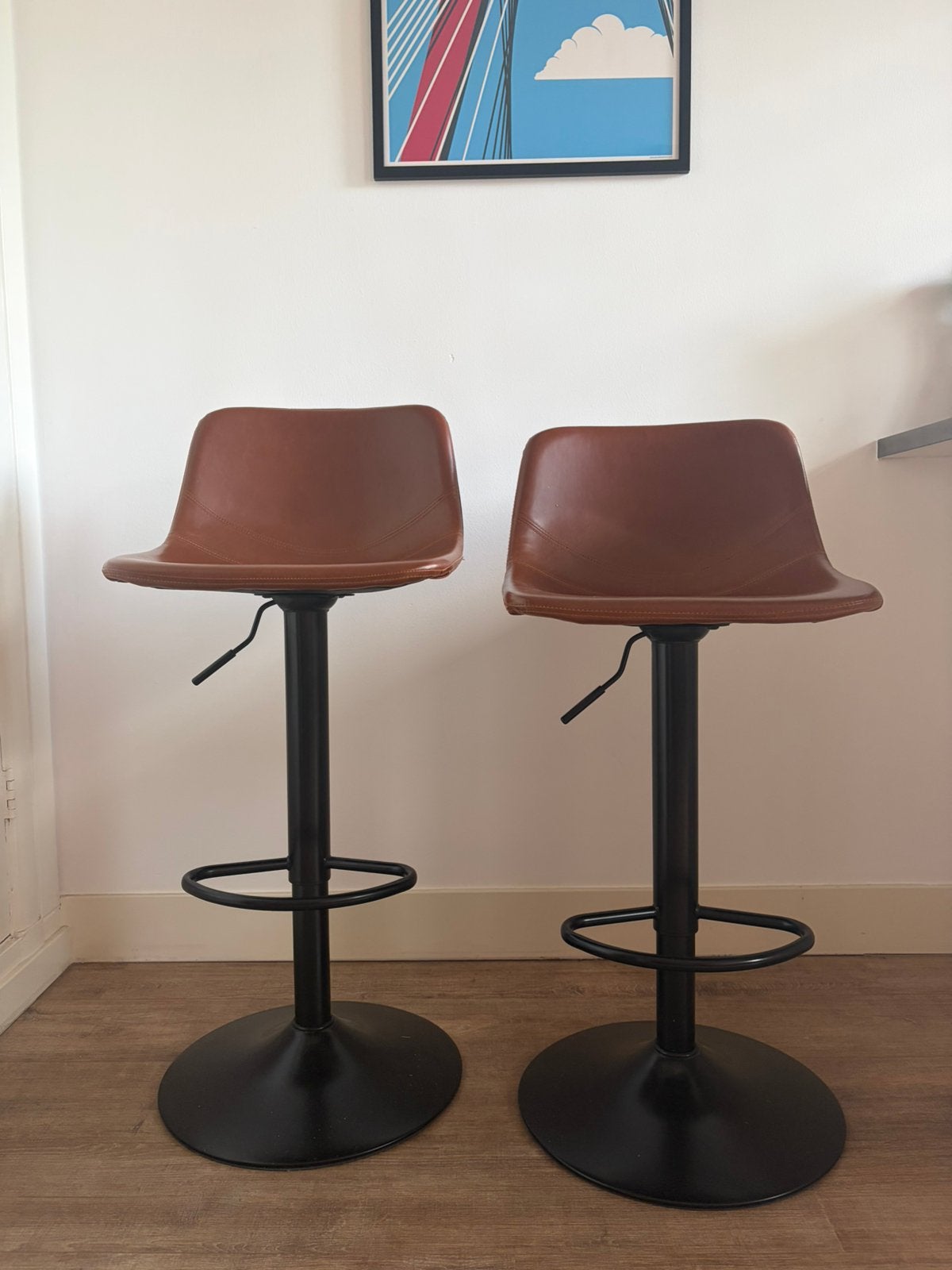 Set: 2 verstelbare barkrukken cognac (Regina, Giga Meubel), Huis en Inrichting, 60 tot 90 cm, Leer, Ophalen of Verzenden, Zo goed als nieuw