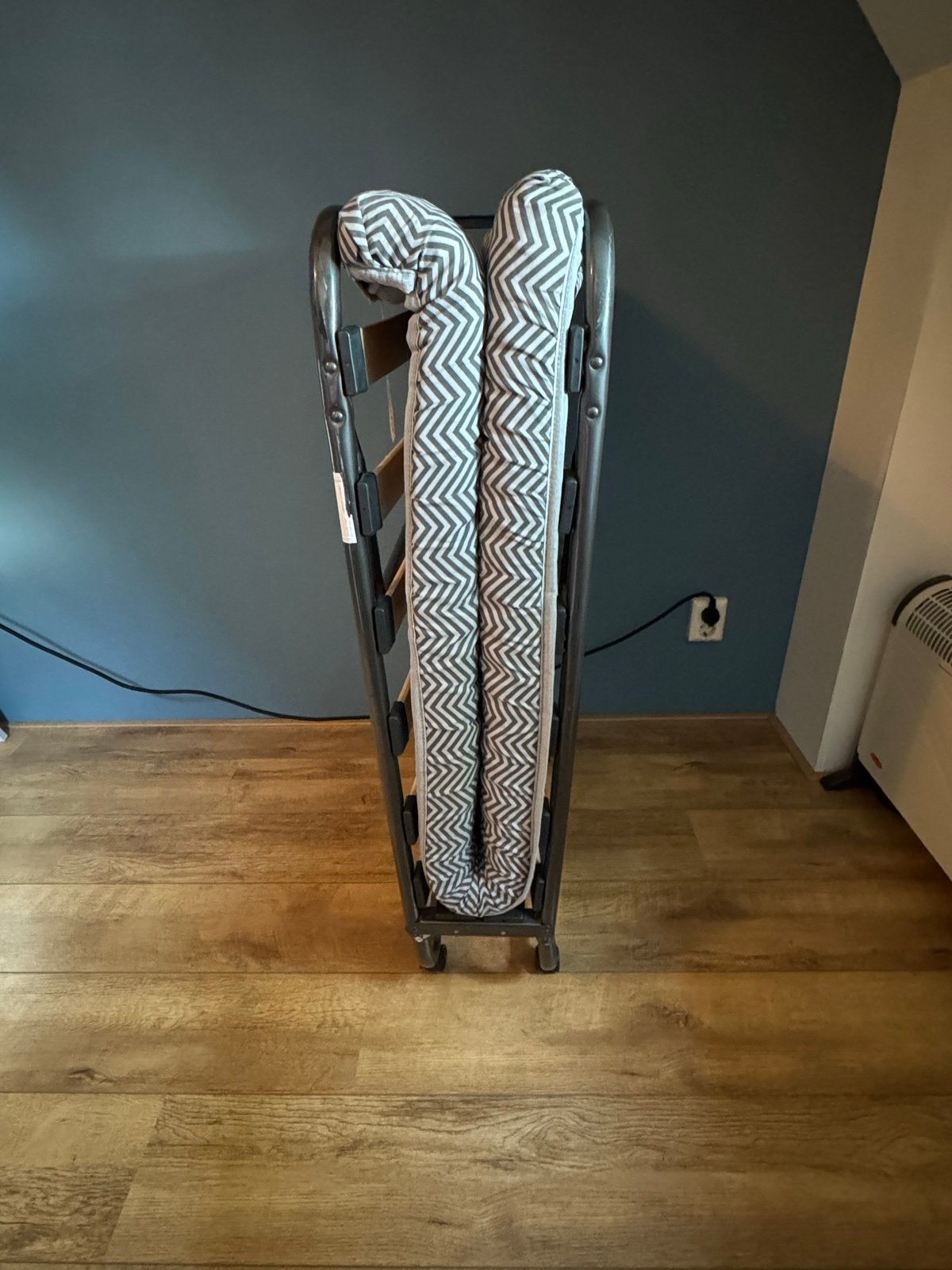 Opvouwbaar logeerbed met matras - 80x190 cm, Ophalen, Gebruikt, Eenpersoons, 190 cm of minder