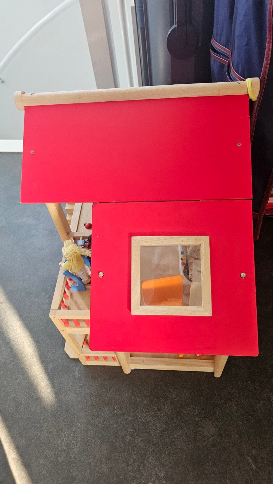 Pintoy houten  poppenhuis, Ophalen of Verzenden, Zo goed als nieuw