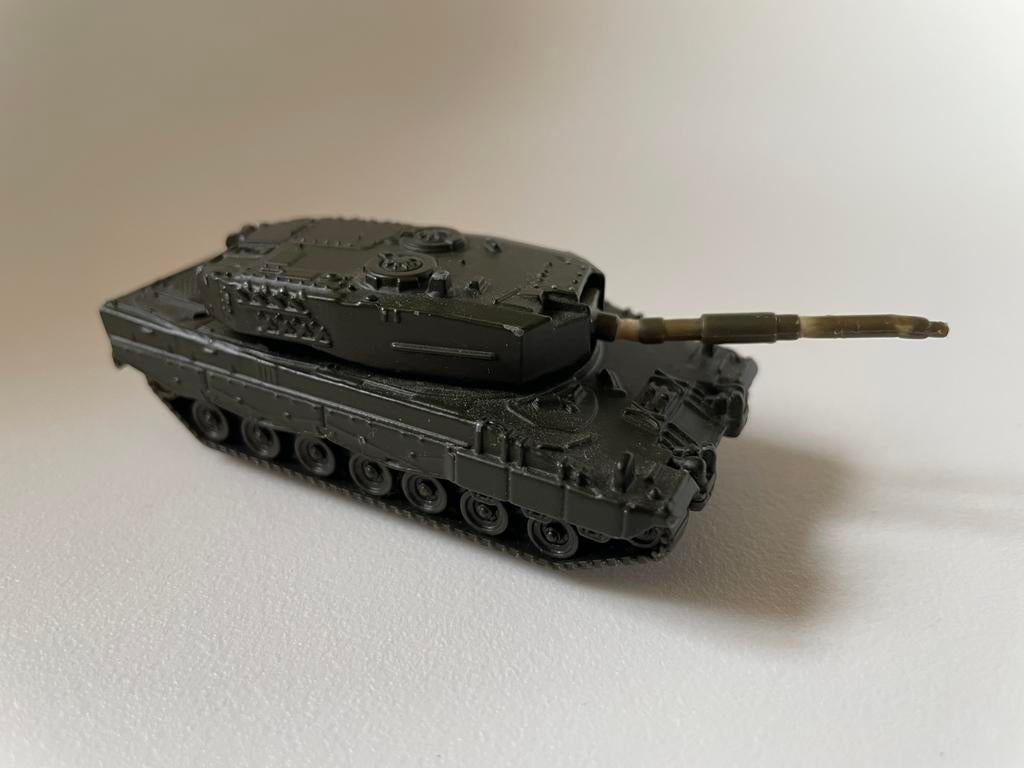 Siku tank legergroen. Leopard. Niet nieuw, bespeeld. 1/87?, Ophalen of Verzenden, Gebruikt, Overige typen, SIKU