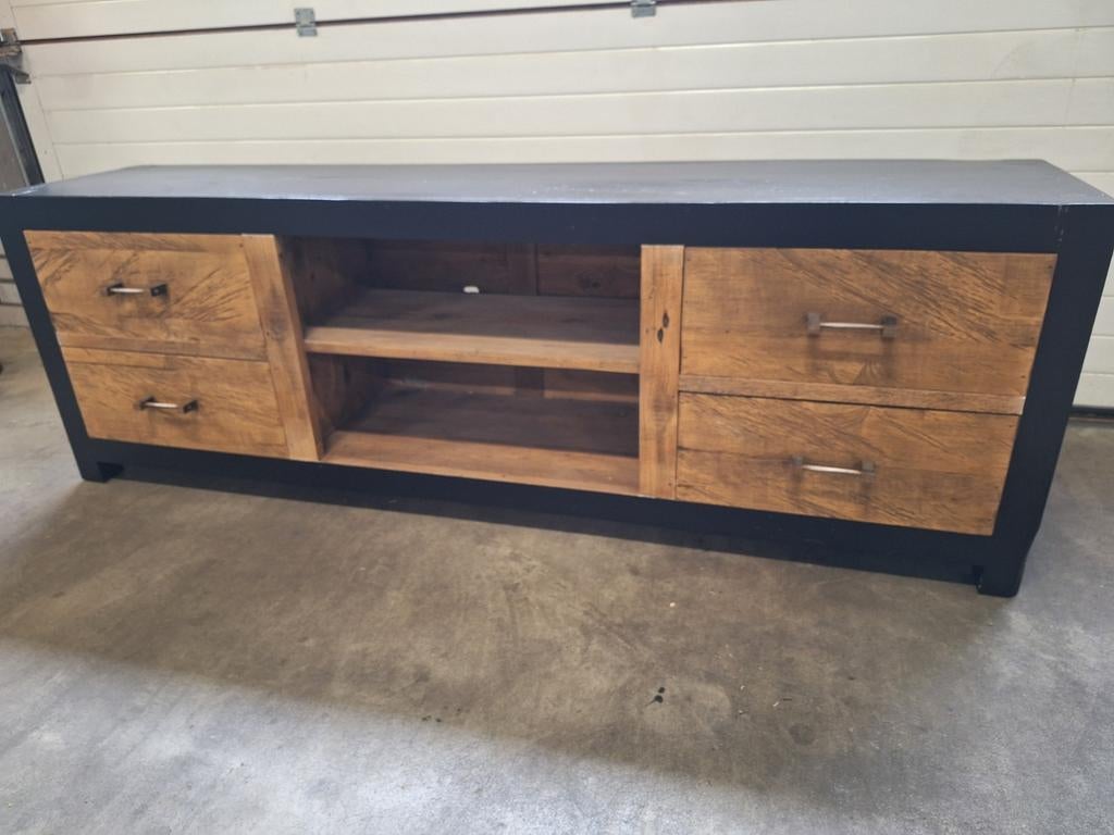 Robuuste kast / tv meubel, Ophalen