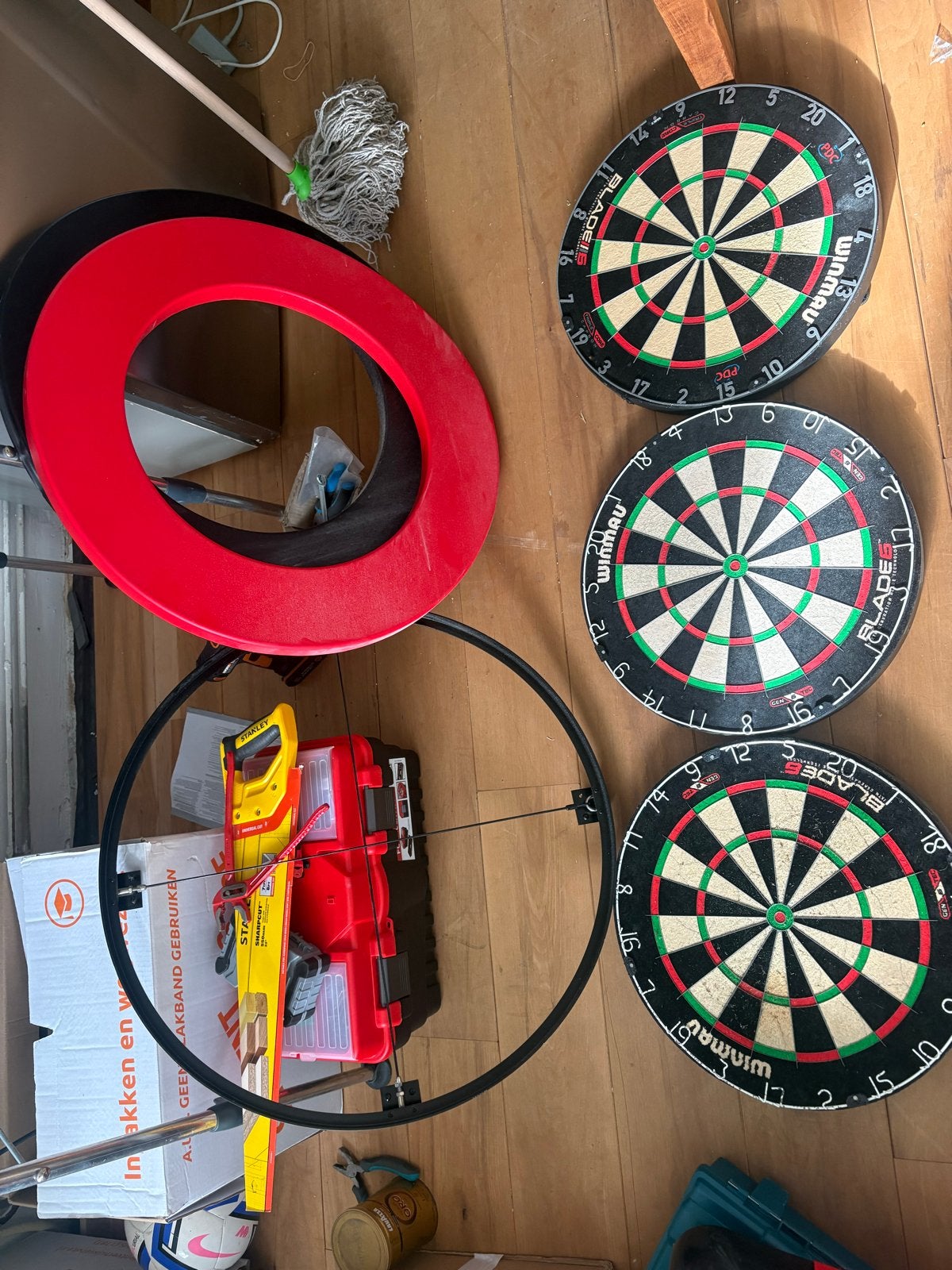 3 winmau blade 6 dartborden, wispa soundsystem, surrounds, Sport en Fitness, Darts, Ophalen, Gebruikt, Dartbord