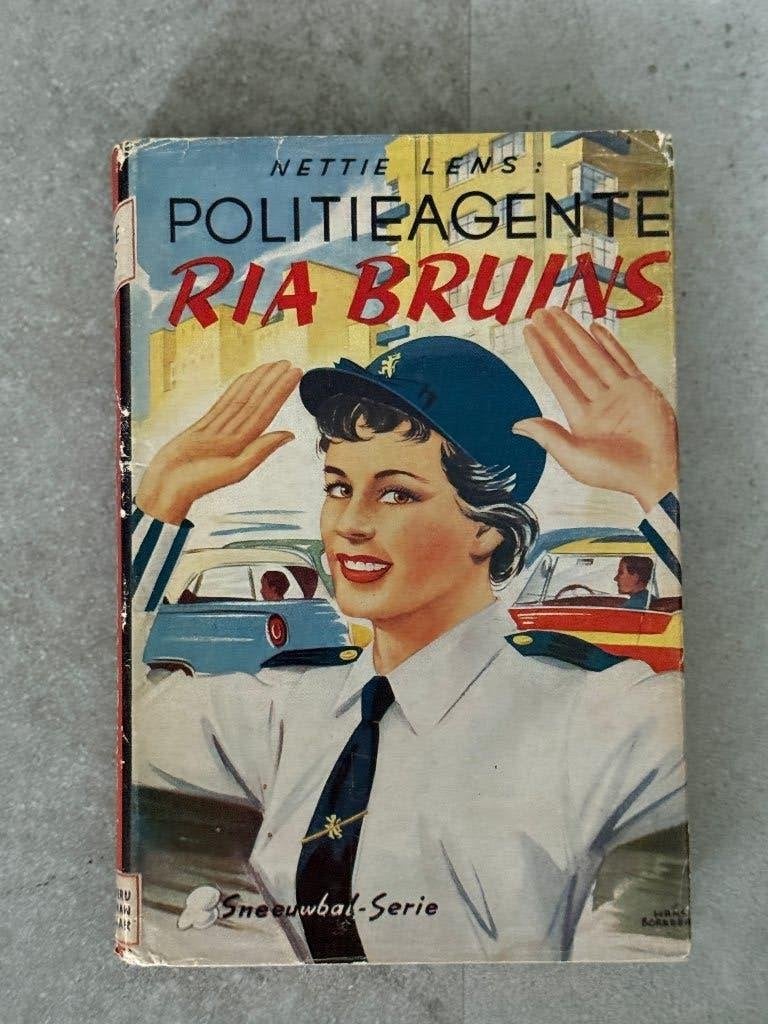 Politie agente Ria Bruins geschreven door Nettie Lens., Ophalen of Verzenden, Gelezen, Nettie Lens
