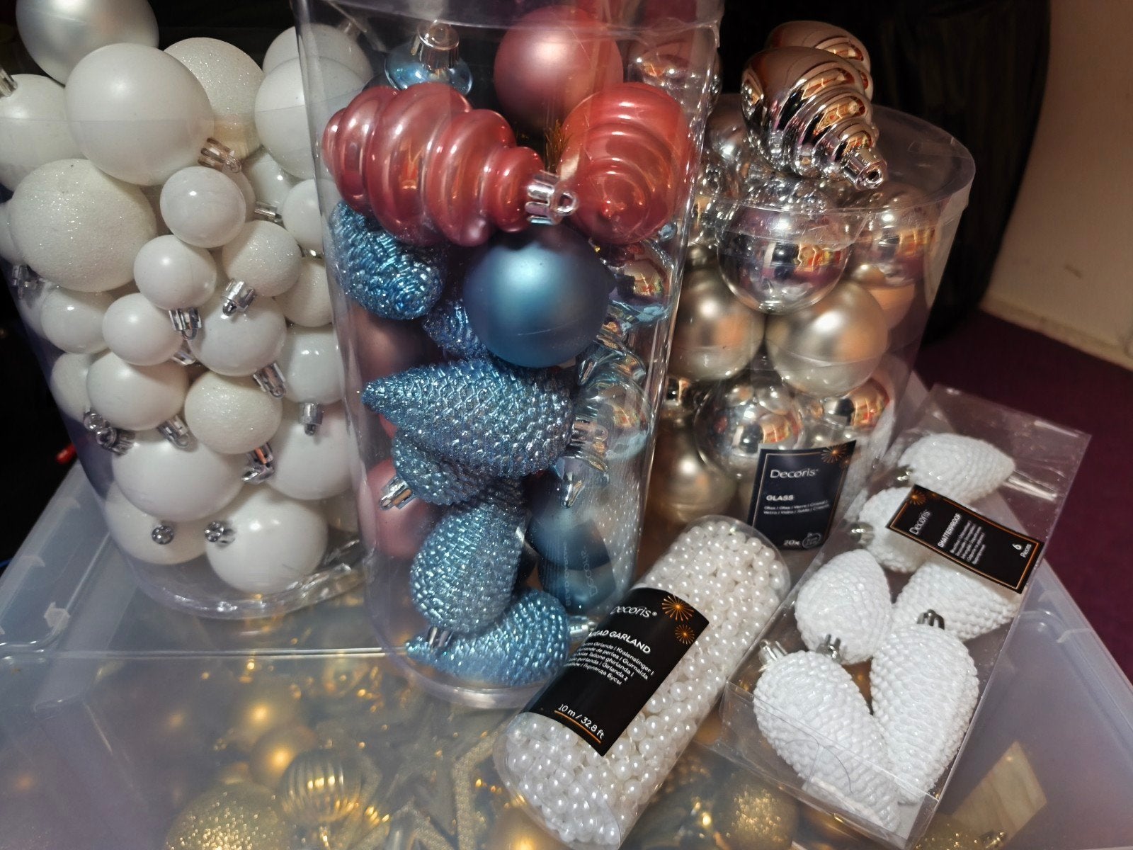 Te koop, mooie nieuwe kerstballen en kralen., Ophalen