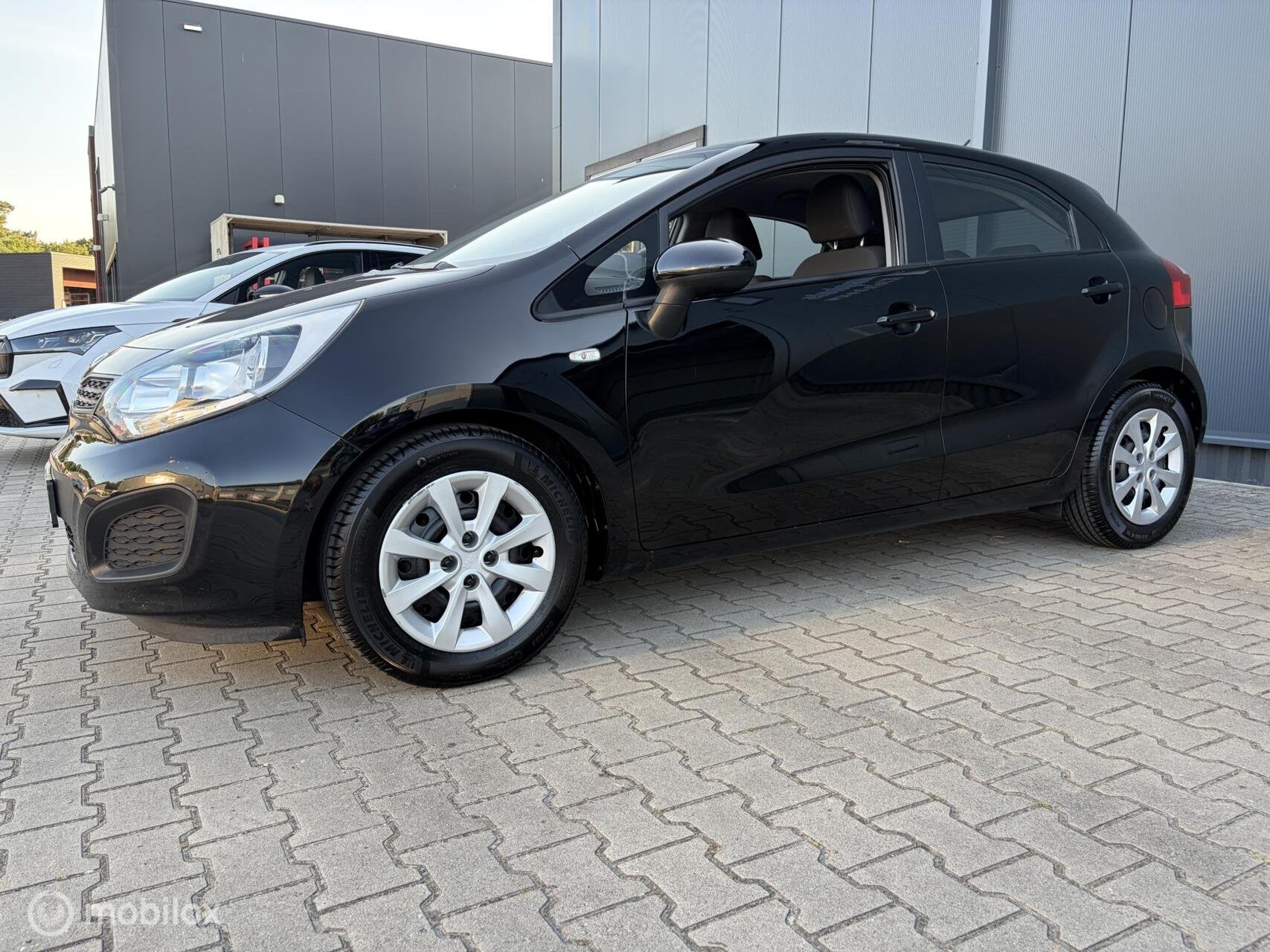 Kia Rio 1.2 CVVT ComfortLine, Auto's, Zwart, 4 cilinders, Zwart, Origineel Nederlands