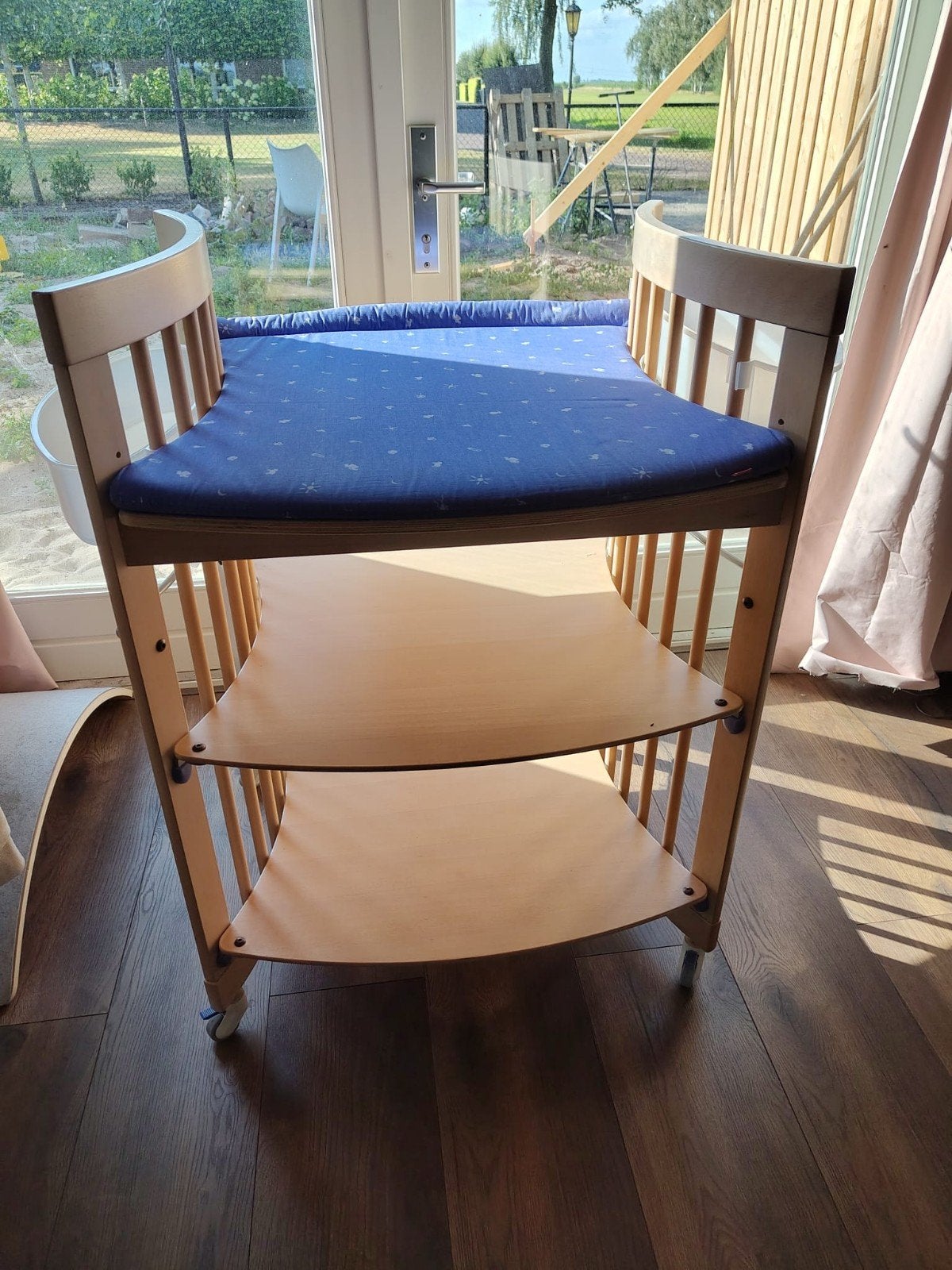 Stokke commode met verschoon kussen en opberg bakjes, Ophalen