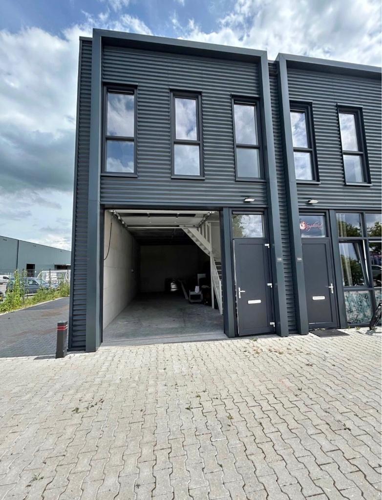 Bedrijfspand per direct beschikbaar! A locatie!! Apeldoorn, Minder dan 20 m², Overige regio's