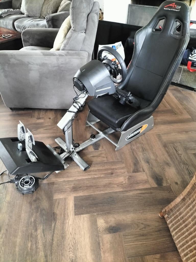 Playseat met Thrustmaster TGT, en F1 stuur & BT LED Display, Ophalen, Gebruikt