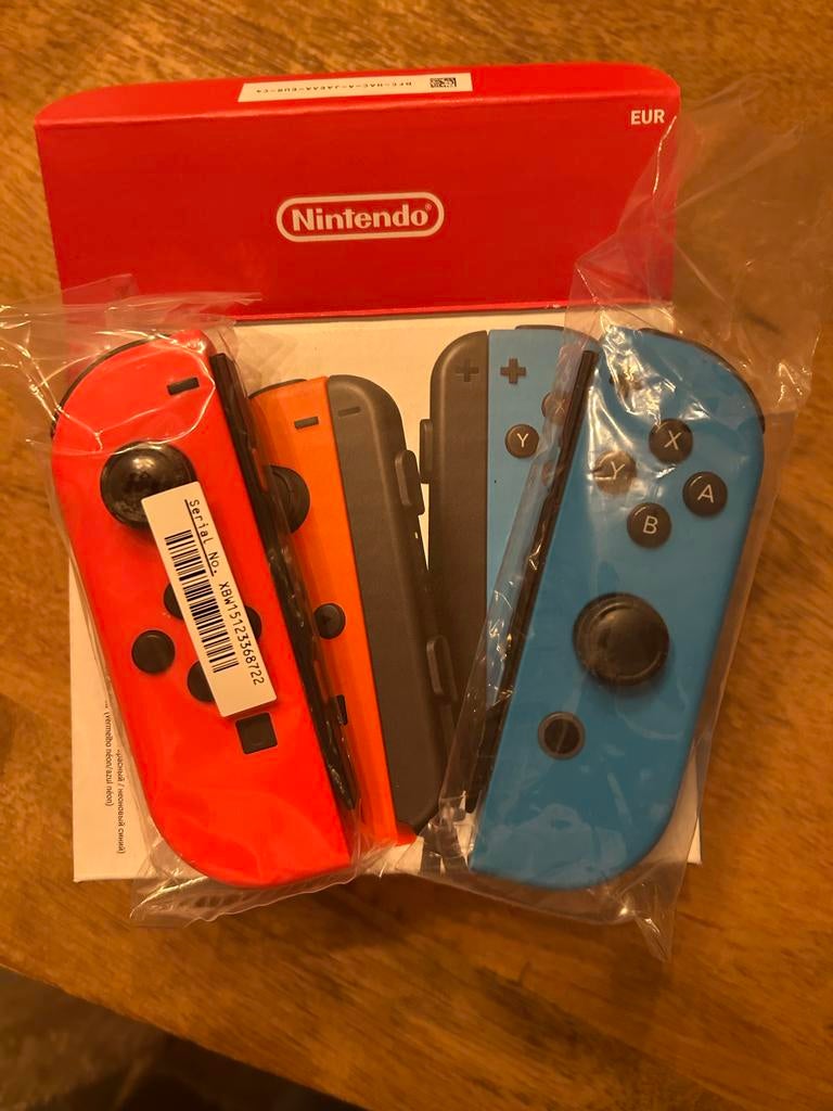 Nintendo Switch Joy-Con Set Neon Rood/Blauw - defect, Overige controllers, Ophalen of Verzenden, Draadloos, Niet werkend