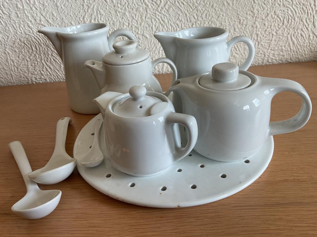 REGOUT  WITTE PORSELEINEN THEEPOTJES, KANNETJES, Ophalen of Verzenden