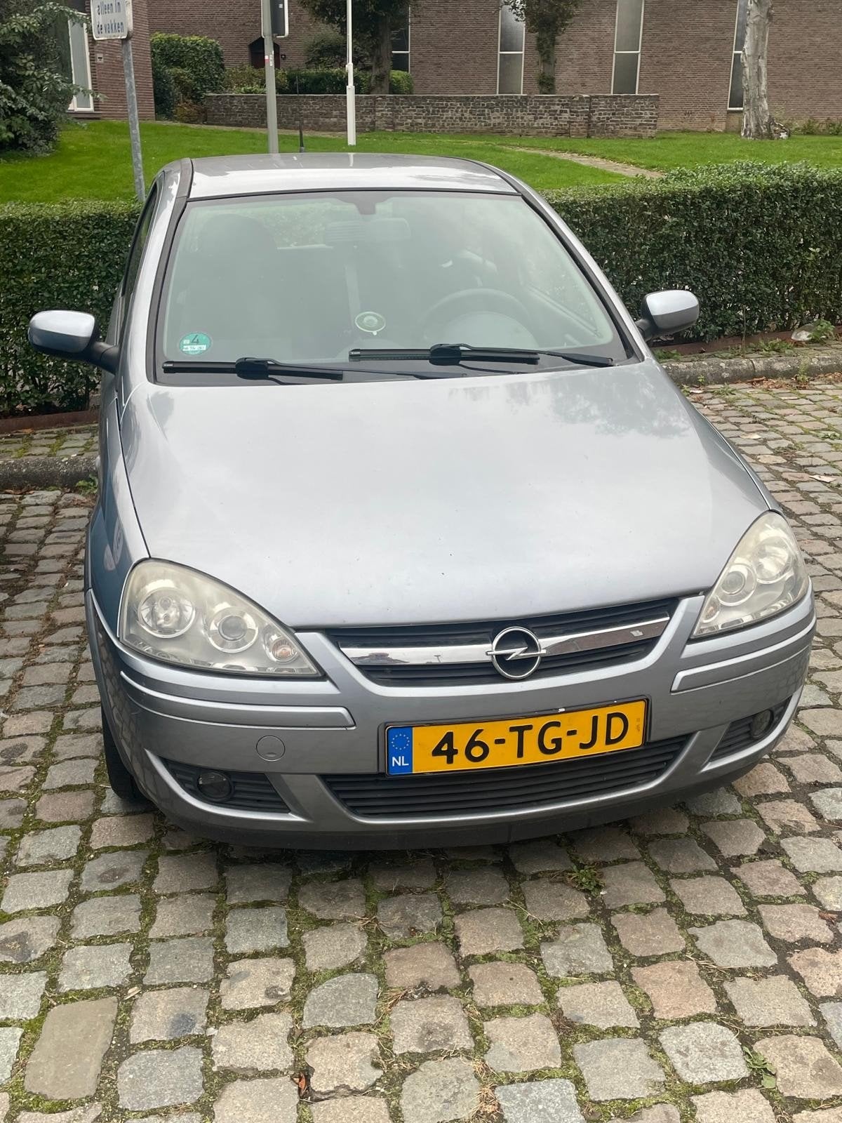 Opel Corsa 1.2 16V Twinport 3D 2006 Grijs, Auto's, Voorwielaandrijving, 450 kg, 31 €/maand, 4 cilinders