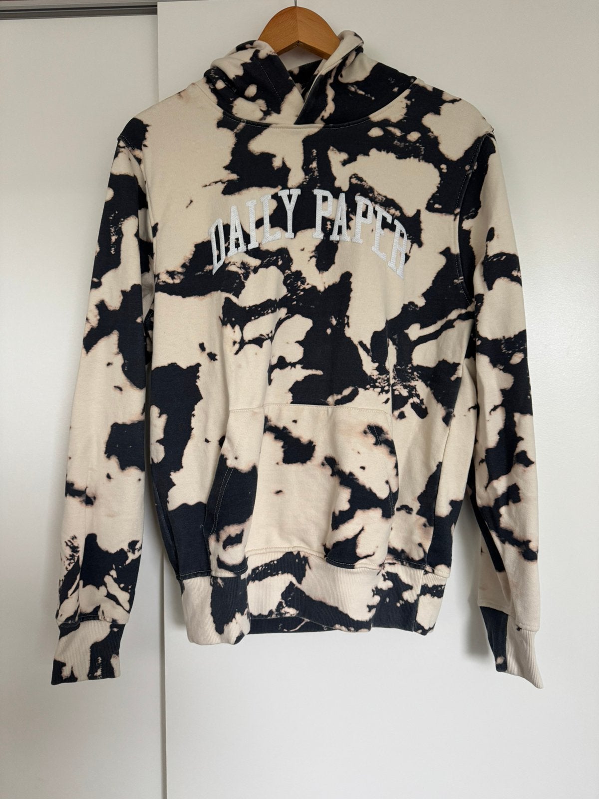 Daily Paper hoodie maat XS | Zwart beige tie dye, Ophalen of Verzenden, Zo goed als nieuw, Maat 34 (XS) of kleiner, Meerkleurig