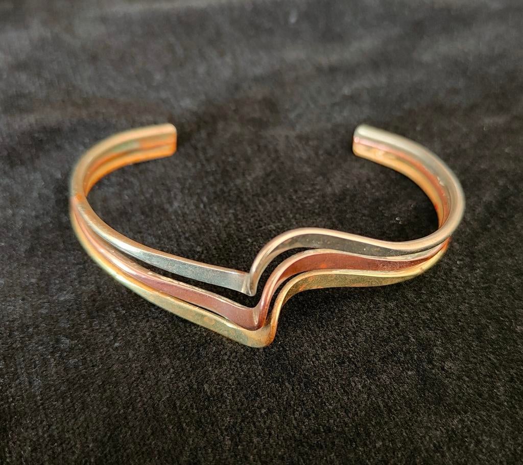 Vintage hand gemaakt nepal tri-color wave armband, Ophalen of Verzenden, Gebruikt, Goud, Overige materialen