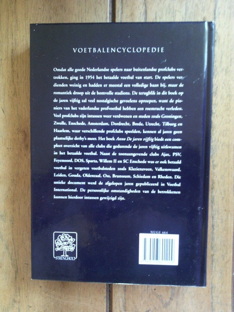 voetbalboek-Anno de jaren vijftig--Voetbal International, Ophalen of Verzenden, Zo goed als nieuw, Balsport