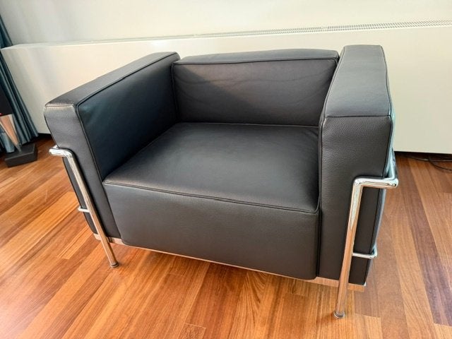 Stoel Le Corbusier LC 3, Huis en Inrichting, Stoelen, Ophalen, Zwart, Zo goed als nieuw, Eén