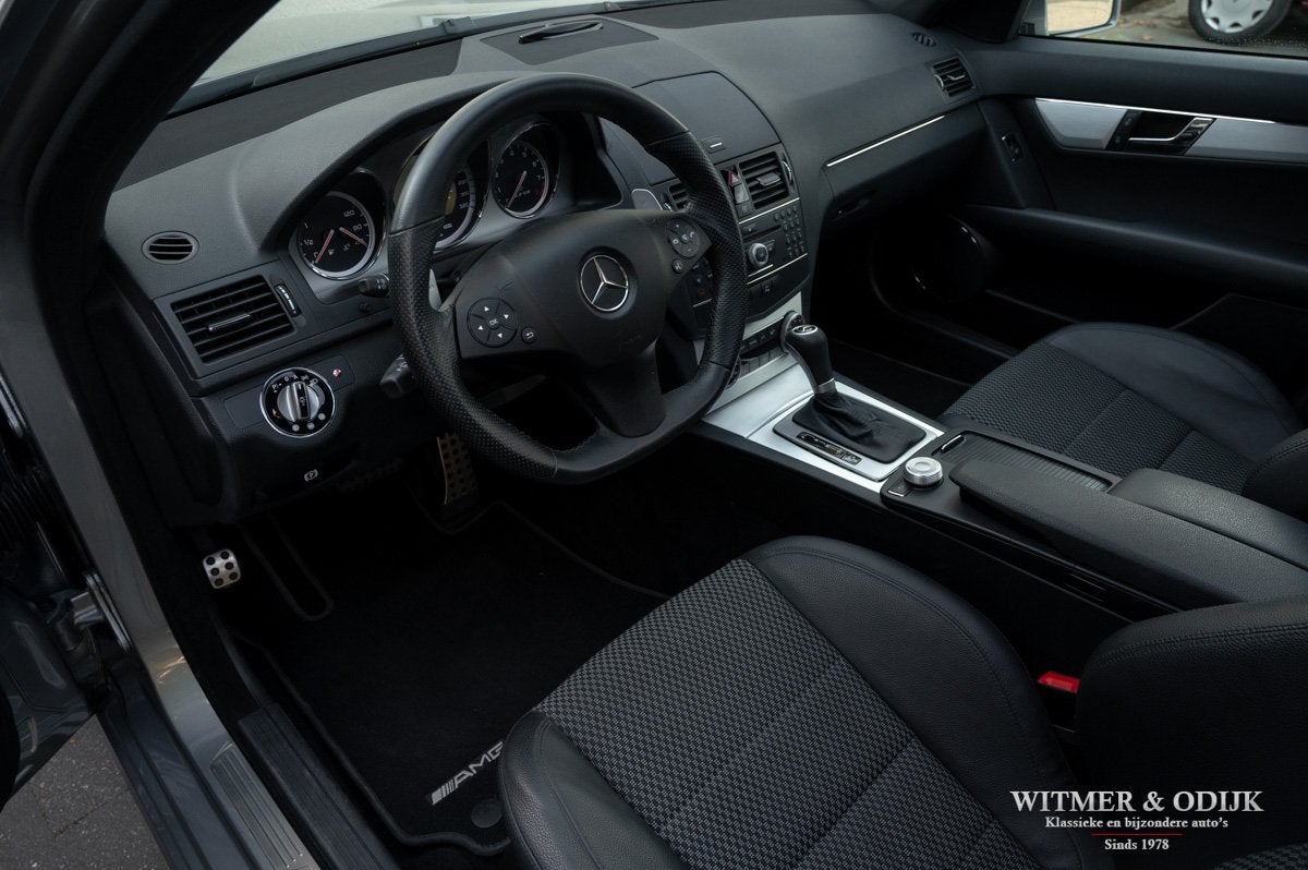 Mercedes-Benz C-Klasse AMG 63 Nieuwstaat, unieke kmstand, Auto's, Automaat, Achterwielaandrijving, Leder en Stof, Verwarmde buitenspiegels