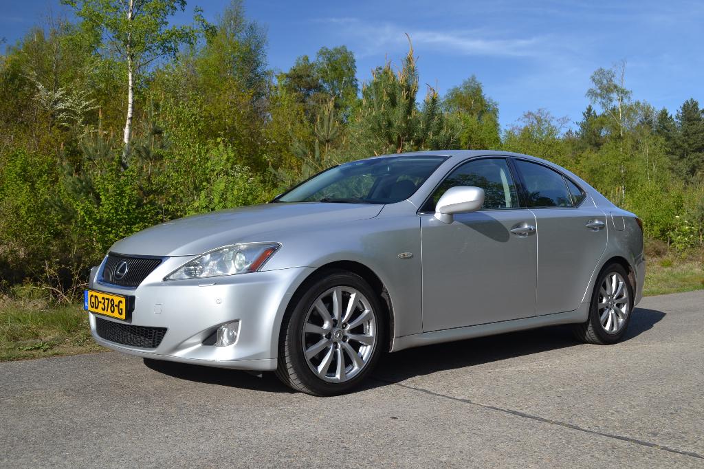 Lexus IS 250 2.5 Executive | Adaptive | Stoel Ventil. | Cam, Achterwielaandrijving, Automatische klimaatregeling, 1535 kg, Grijs