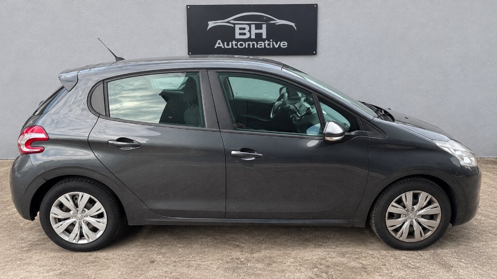 Peugeot 208 1.2 VTi 82PK 5D (102g) 2013 Grijs, Voorwielaandrijving, Dealer onderhouden, 1199 cc, Alcantara