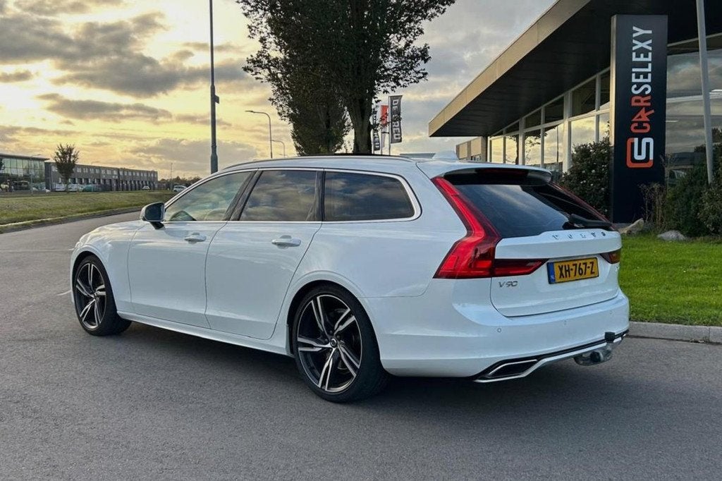 Volvo V90 2.0 T4 R-DESIGN | POLESTAR 210pk | PANORAMA | TREK, Auto's, Volvo, 1969 cc, 93 €/maand, Onderhoudsboekje, 750 kg