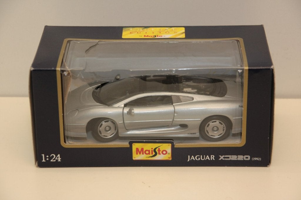Jaguar XJ 220 1992, zilvergrijs (schaal 1:24). Nieuw. Maisto, Ophalen of Verzenden, Nieuw, Auto, Maisto