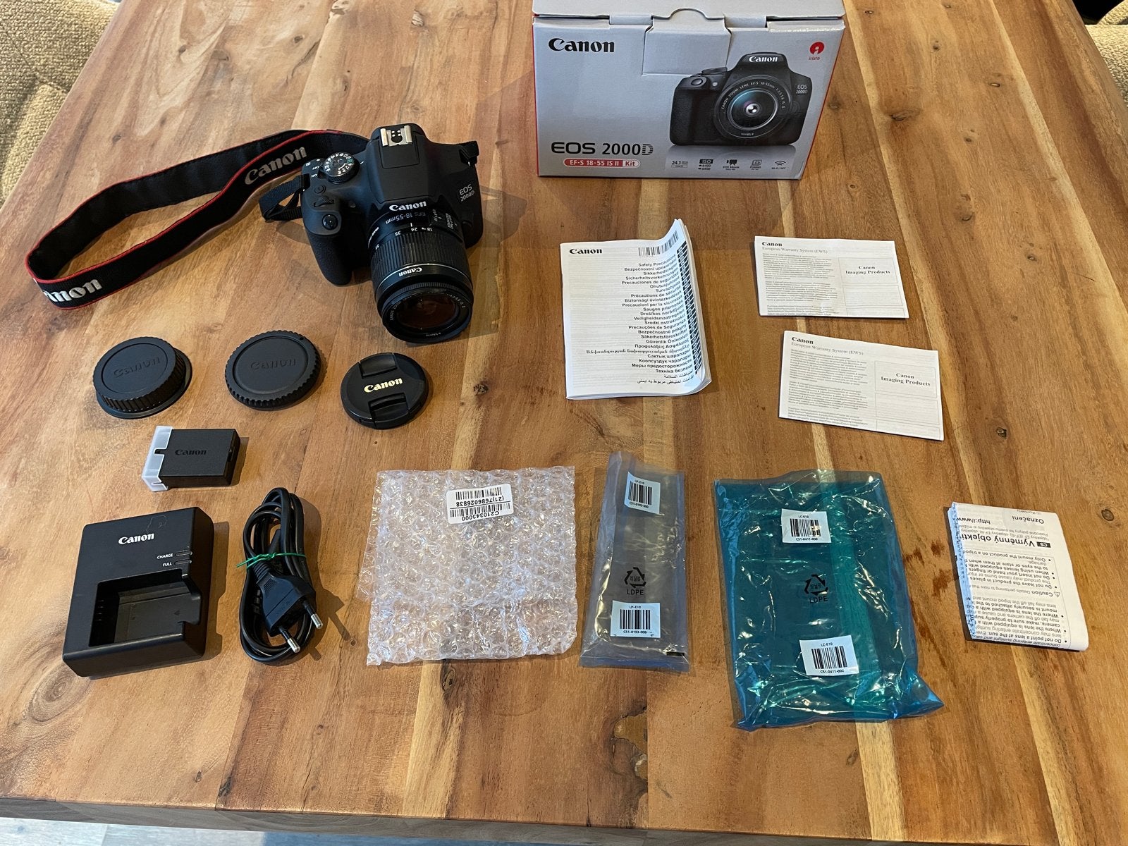 Canon EOS 2000D Spiegelreflexcamera met EF-S 18-55mm lens, Ingebouwde flitser, Spiegelreflex, Canon, Ophalen of Verzenden