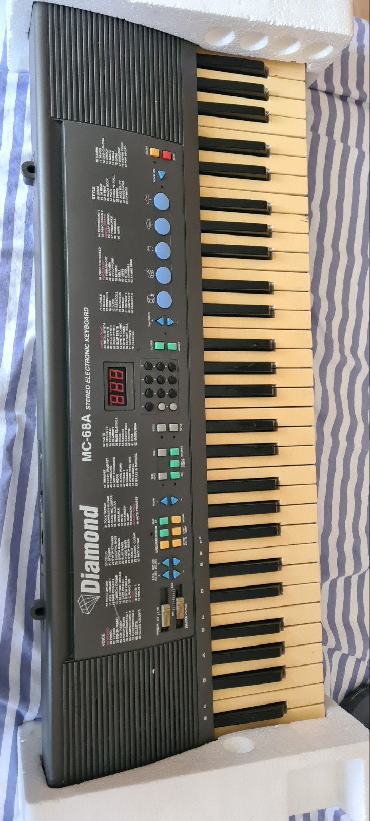 Goedwerkende electriche keyboard, Ophalen, Zo goed als nieuw, 61 toetsen, Overige merken