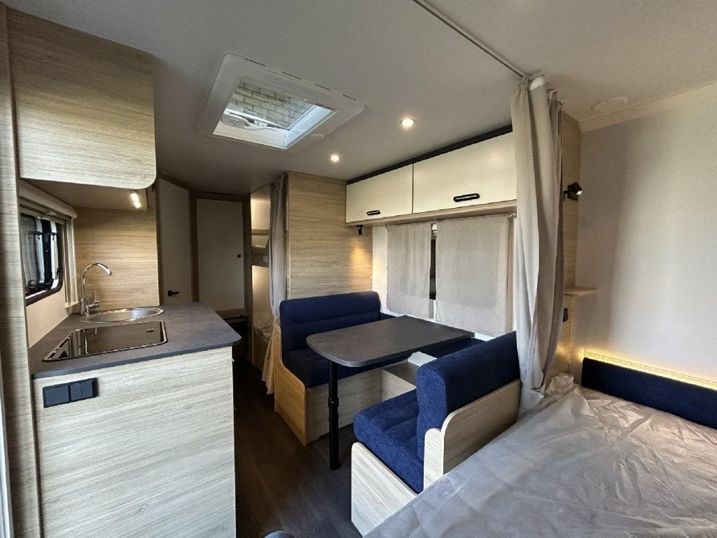 Caravelair Alba 496 Stapelbed + 6 Slaapplaats, Caravans en Kamperen, Schokbreker, Bedrijf, Treinzit, 5 tot 6 meter