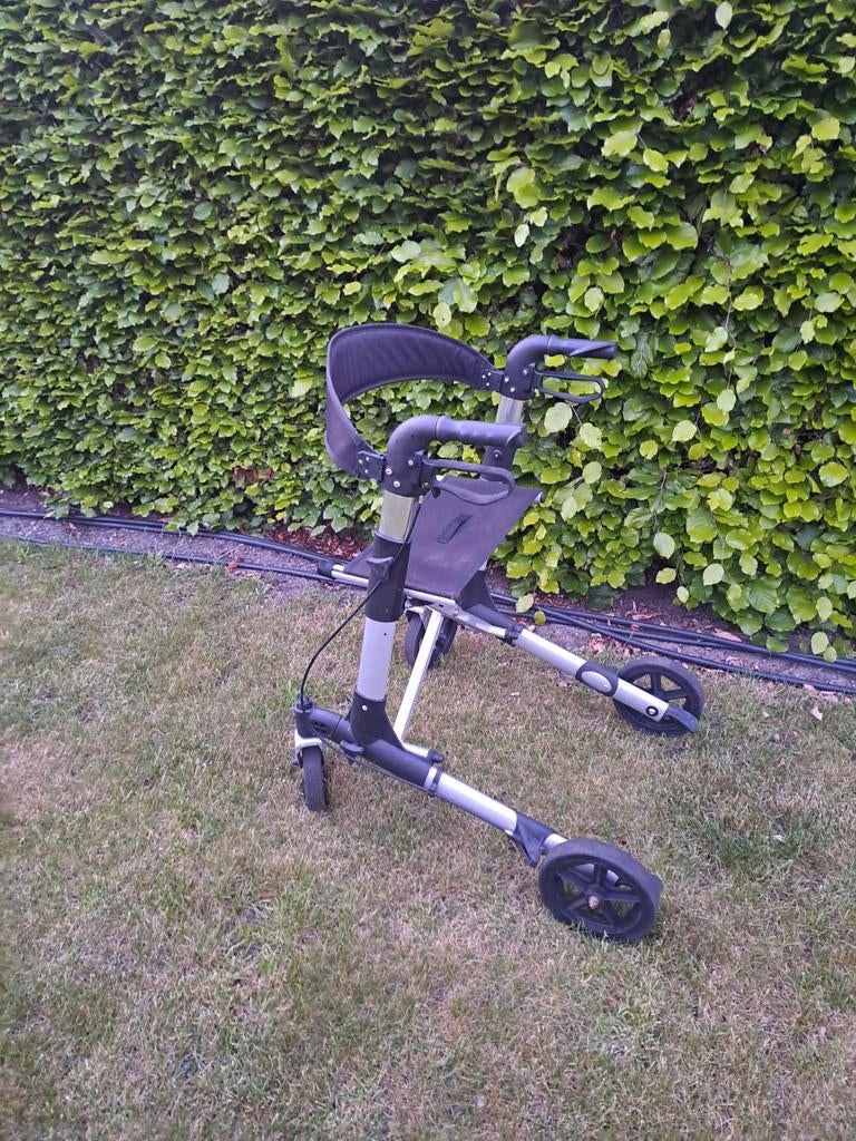 Goede rollator, Ophalen, Opvouwbaar, Zo goed als nieuw
