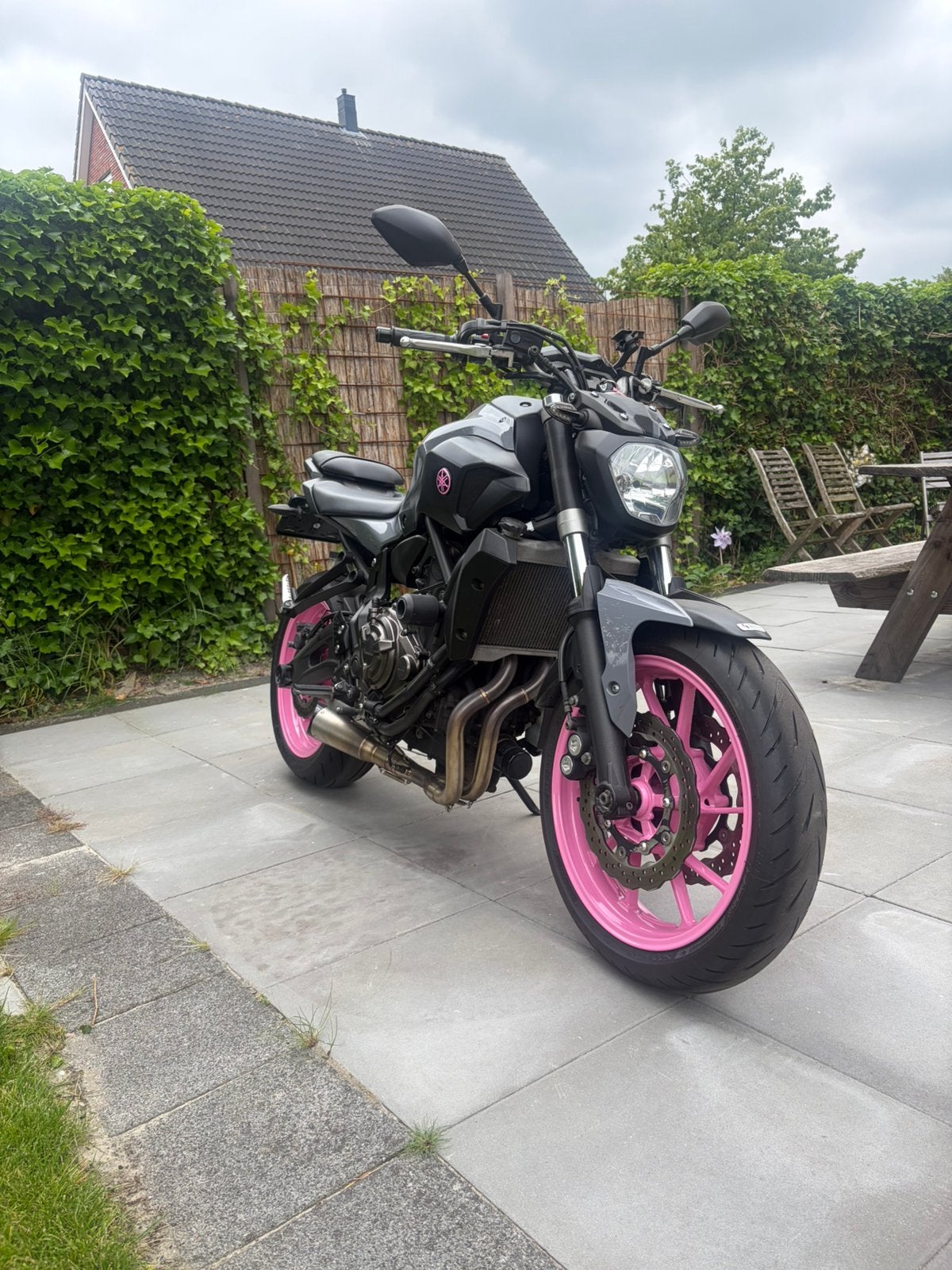 Yamaha mt-07 uniek roze ladies bike verlaagd!!!, Motoren, 2 cilinders, Occasion, Motorrijbewijs A, Particulier