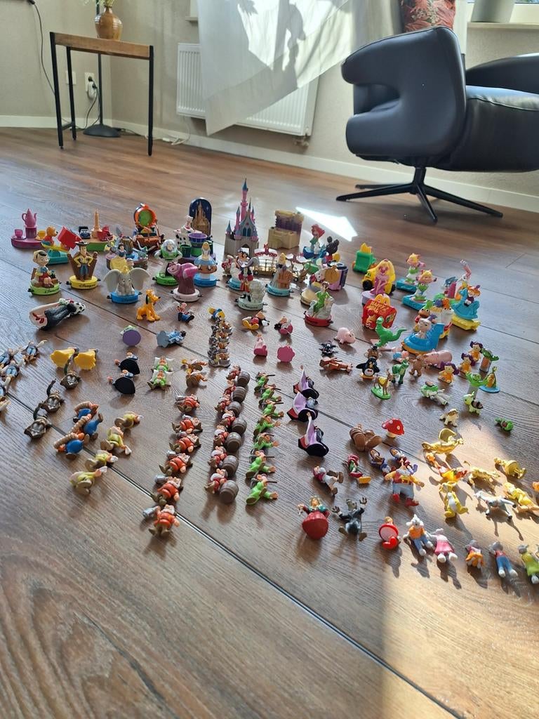 Grote verzameling Disney en McDonald's figuurtjes, Ophalen of Verzenden, Overige figuren, Gebruikt, Beeldje of Figuurtje