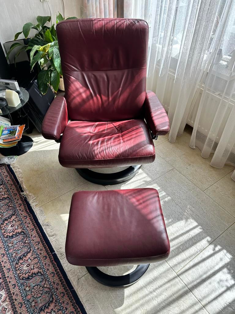 Stressless Leren Fauteuil met Voetenbank - Bordeauxrood, Huis en Inrichting, Fauteuils, Ophalen, Gebruikt, Leer, 75 tot 100 cm