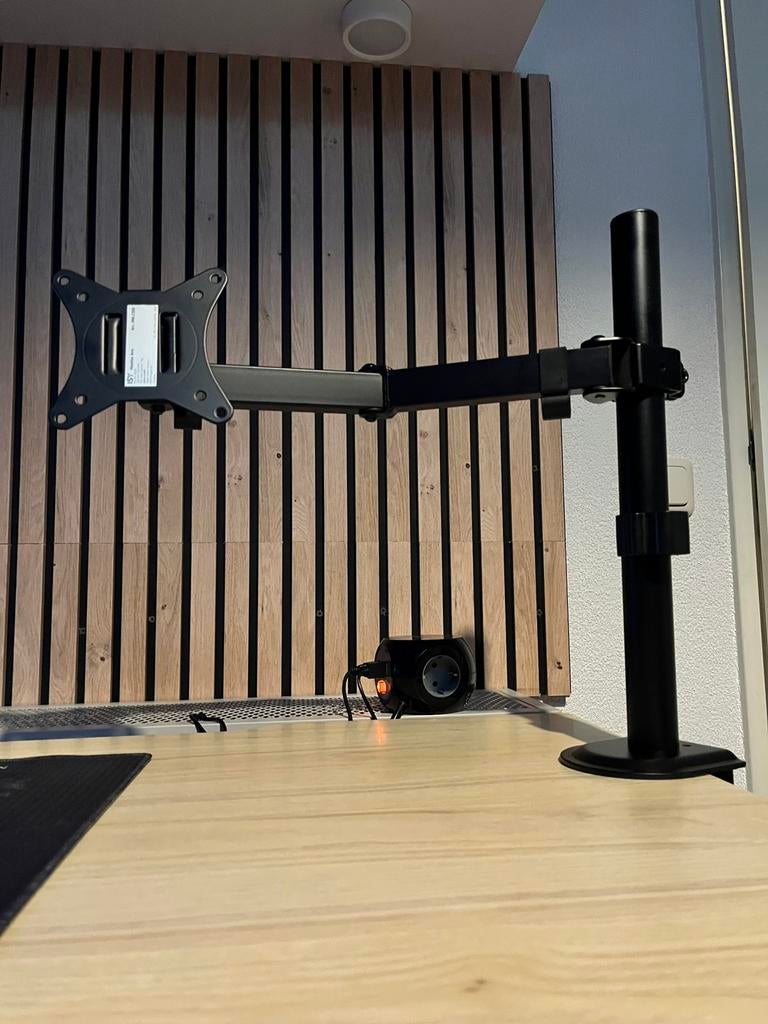 Monitor arm IMA-2300, 17-32 inch, Ophalen of Verzenden, Zo goed als nieuw, Overige typen