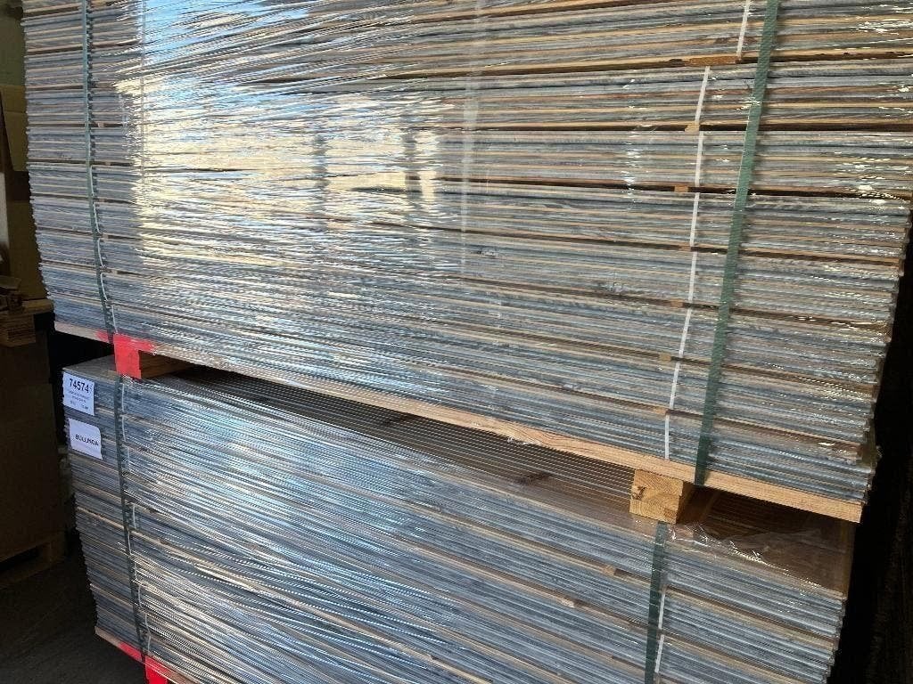 Grenen gelakt 2 kleurig DAY, Super gaaf en Super Goedkoop !!, Ophalen of Verzenden, Nieuw, 75 m² of meer, Parket