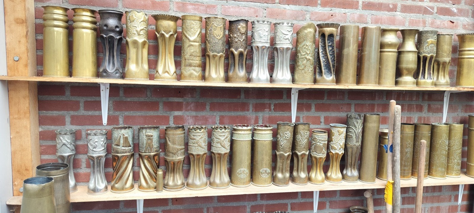 Collectie bewerkte granaathulzen (trench art) - ca. 85 stuks, Verzamelen, Overige Verzamelen, Gebruikt, Ophalen of Verzenden
