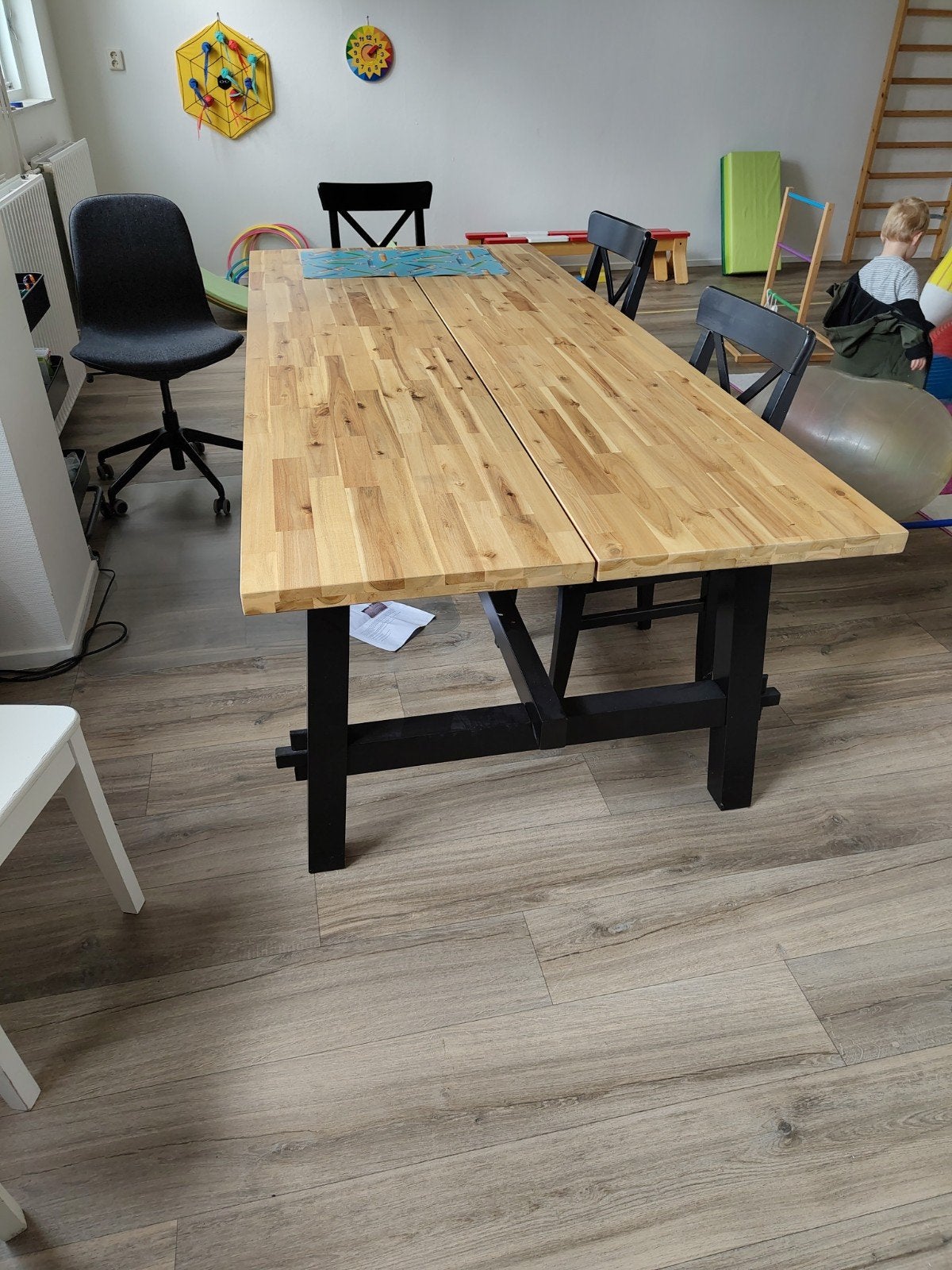 IKEA SKOGSTA eettafel 235x100 cm - Zeer goede staat, Overige houtsoorten, 100 tot 150 cm, 200 cm of meer, Ophalen of Verzenden