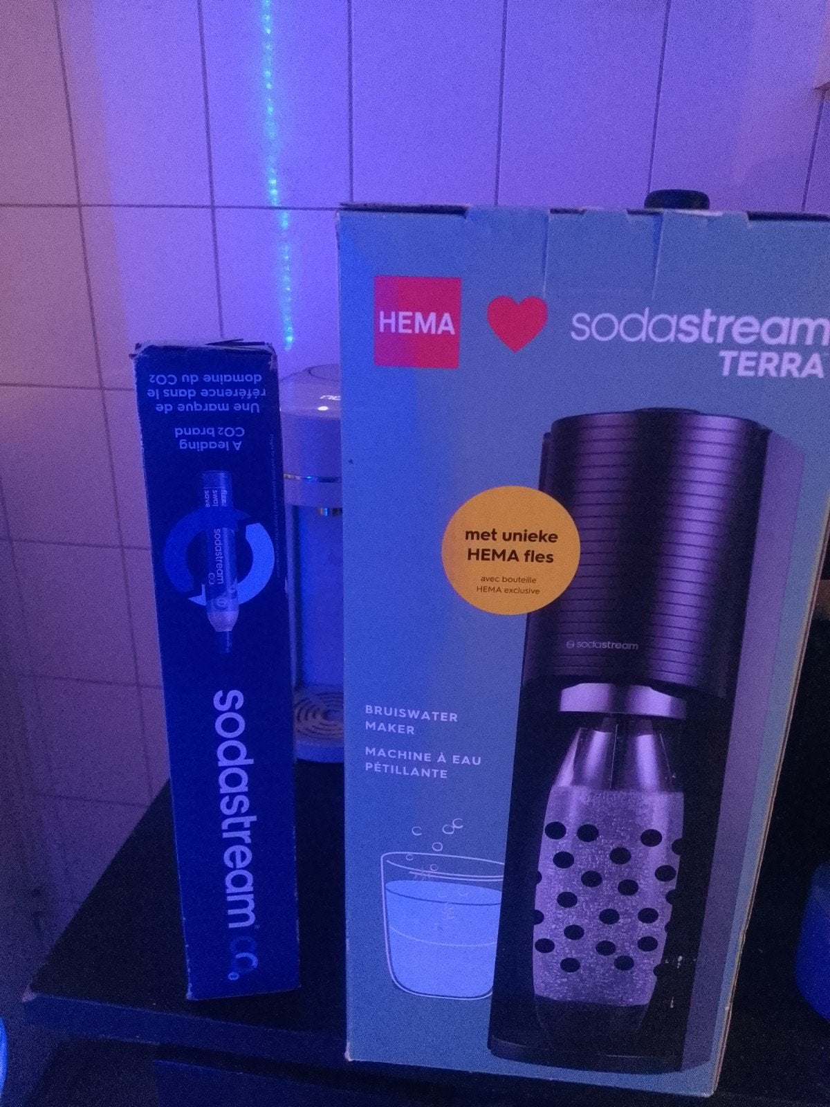 Sodastream Terra Bruiswatermaker + HEMA fles + CO2 cilinder, Witgoed en Apparatuur, Bruiswatermachines, Ophalen of Verzenden