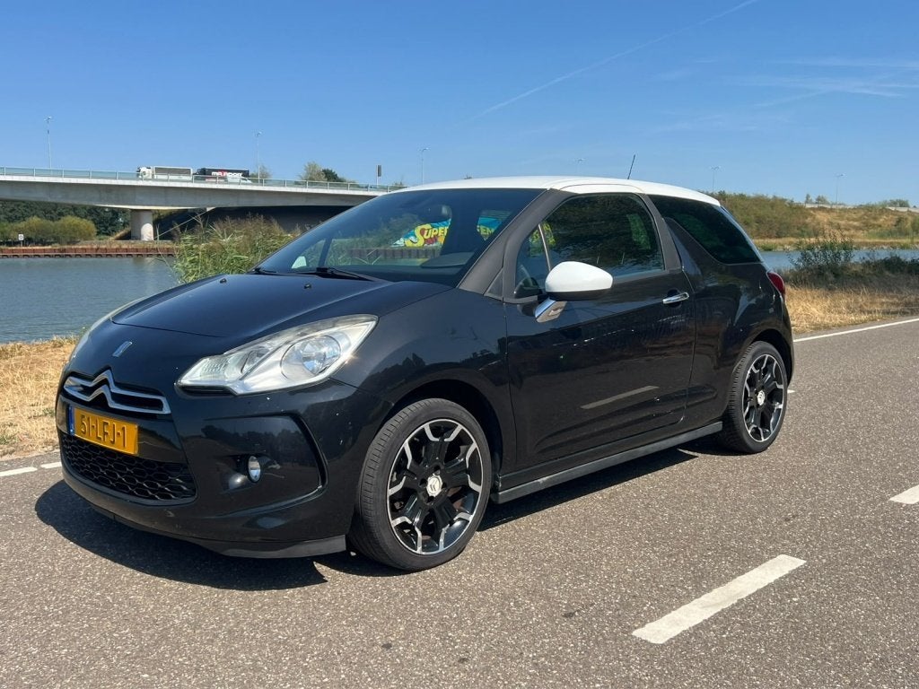 Citroën DS3 1.4 Chic (bj 2010), Auto's, Euro 5, 4 cilinders, Zwart, Bedrijf